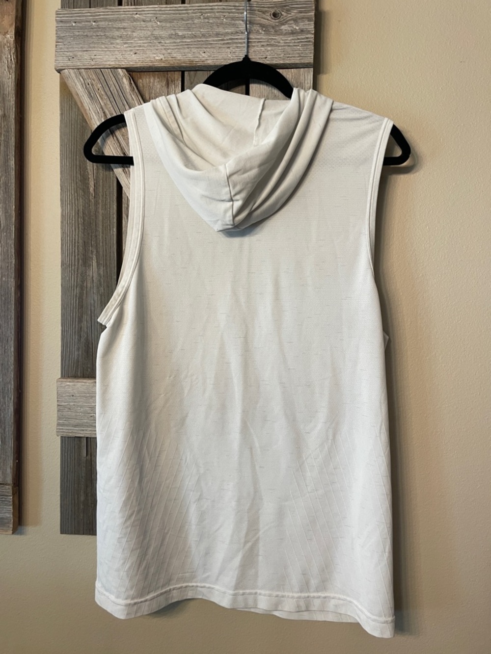 Under Armour White Hooded Sleeveless Workout Top - Picture 3 of 4